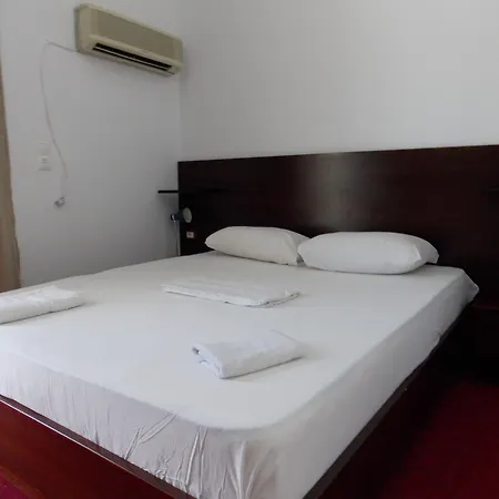 Ξενοδοχείο Freskia 3*