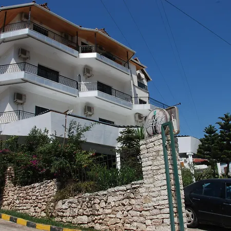 Freskia מלון סרנדה