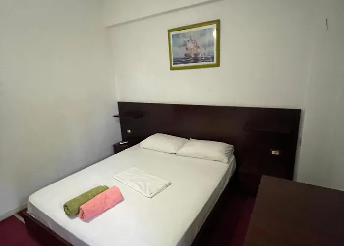 Freskia מלון סרנדה