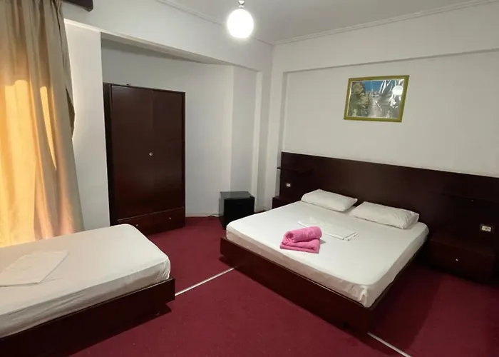 Freskia מלון סרנדה