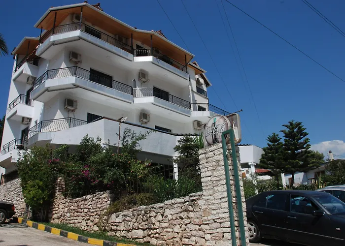 Freskia מלון סרנדה